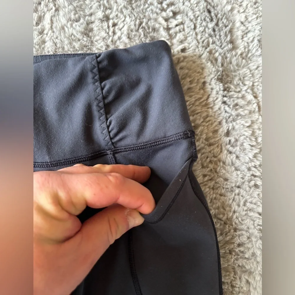 LULULEMON Women's Nothing to Hide Rouched Cropped Navy Leggings Size 4